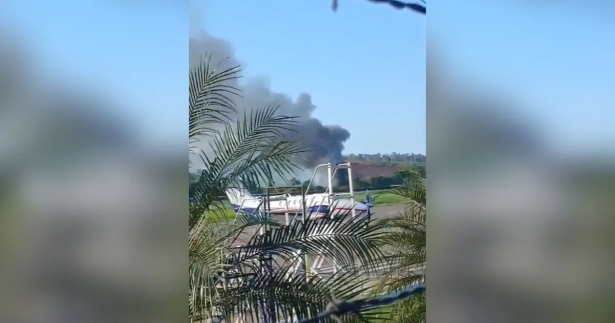 Avião da PM cai perto do Aeroporto de Ipatinga e mata três policiais