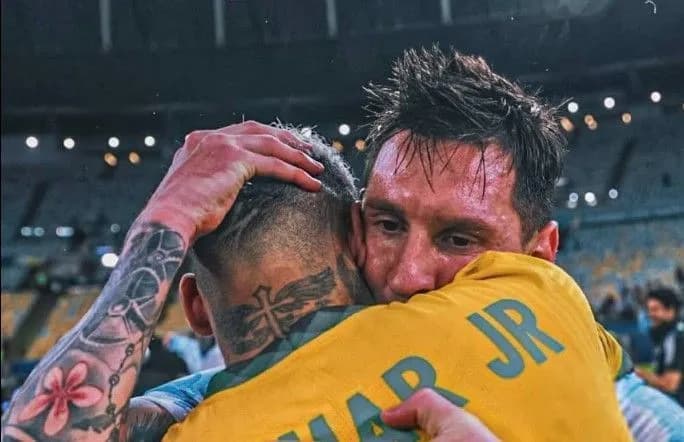 Neymar se declara a Messi após despedida do argentino pela seleção