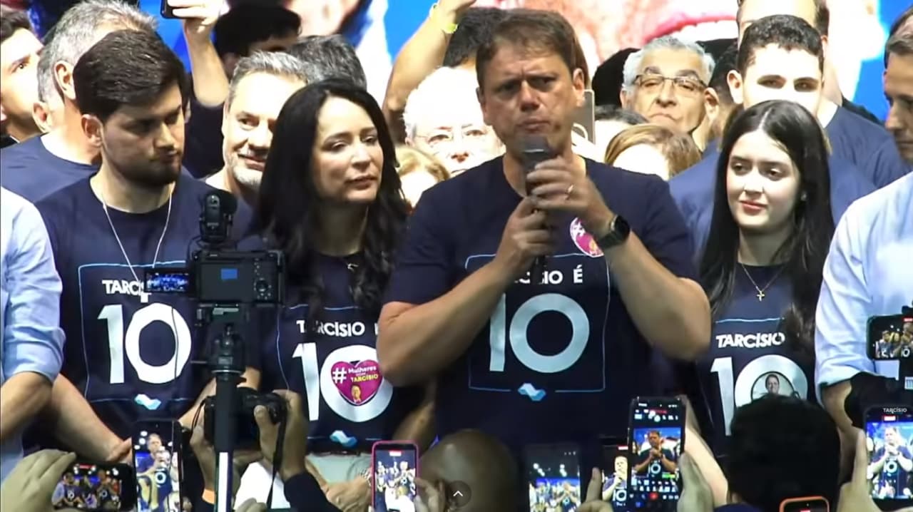 Tarcísio de Freitas é reeleito governador de São Paulo já no 1º turno