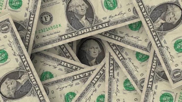 Ibovespa fecha em queda e dólar sobe a R$ 5,03 nesta quarta