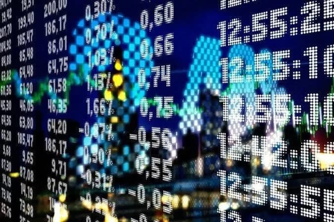 Ibovespa fecha em queda na terça e mercado aposta em corte da Selic em novembro