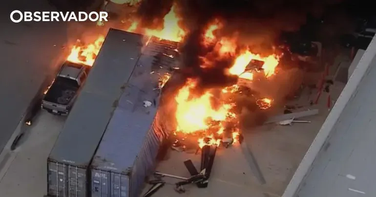 Helicóptero de TV cai durante cobertura ao vivo em Los Angeles e mata três pessoas
