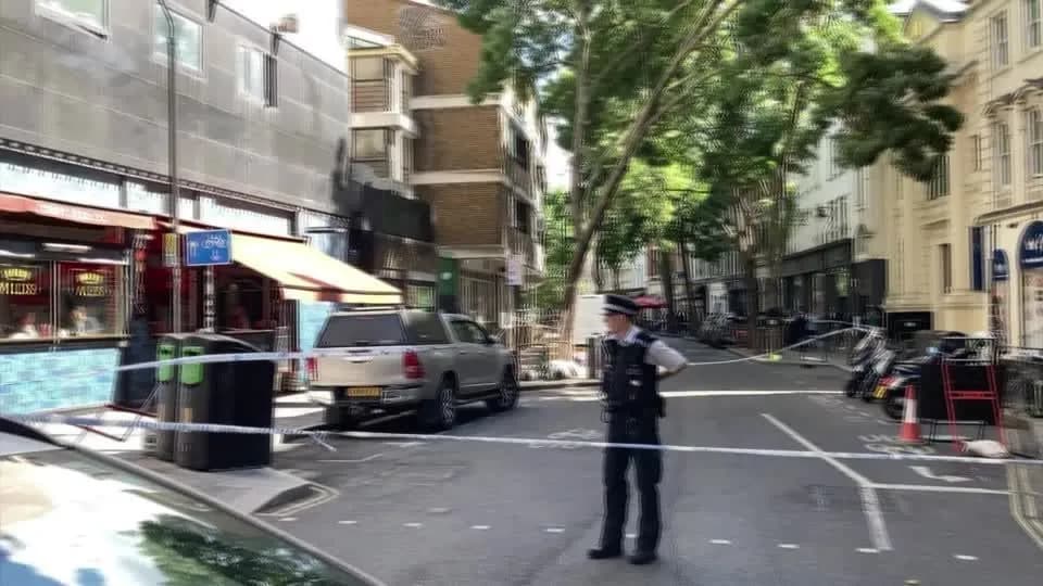 Mulher é presa após ataque a facas deixar quatro feridos em Londres