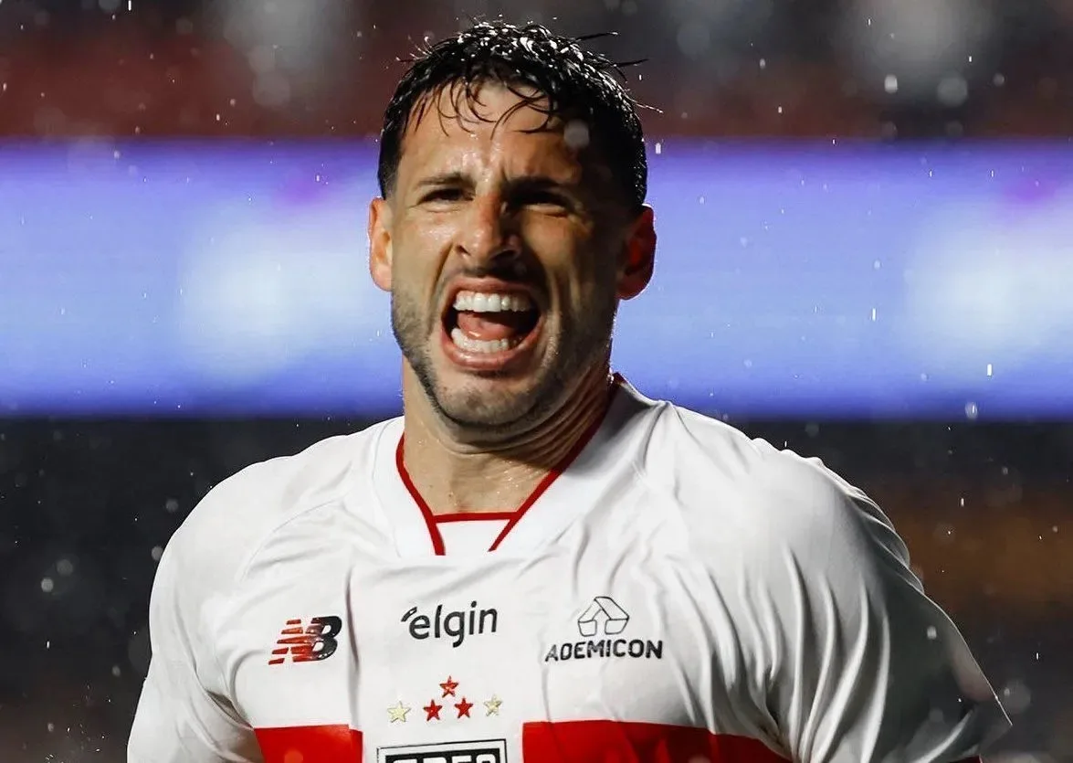 Calleri brilha com dois gols e tira São Paulo da zona de rebaixamento