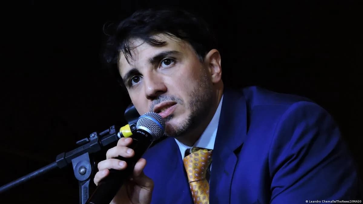 TSE autoriza Renan Santos a retomar campanha digital em meio a impasse sobre perfis
