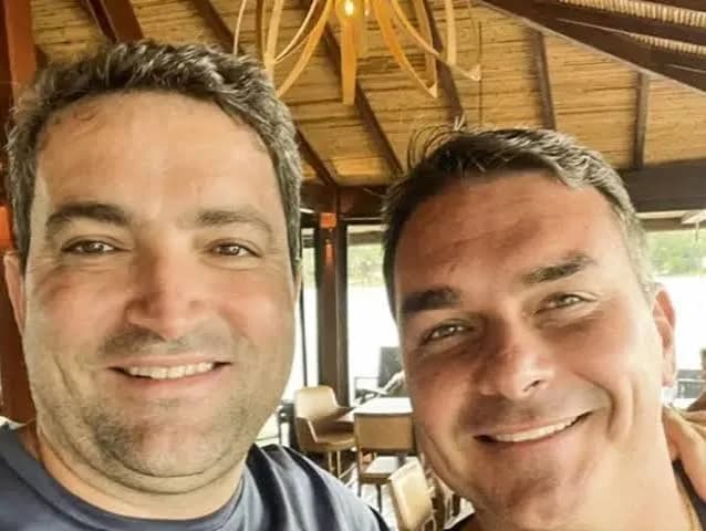Flávio Bolsonaro usou apartamento de advogado alvo da PF em investigação sobre fraudes do INSS