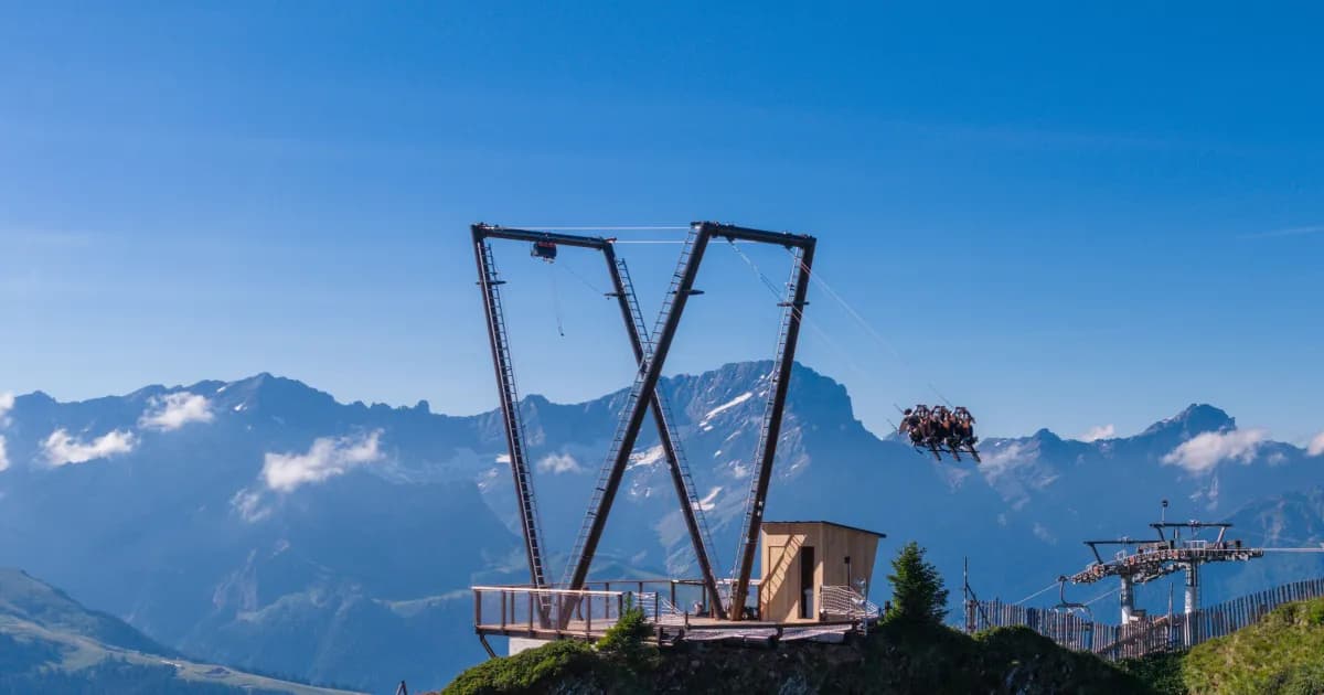 Suíça inaugura balanço gigante a mais de 2 mil metros de altitude nos Alpes