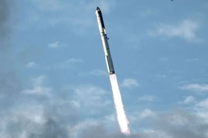 Starship, da SpaceX, alcança órbita da Terra pela primeira vez