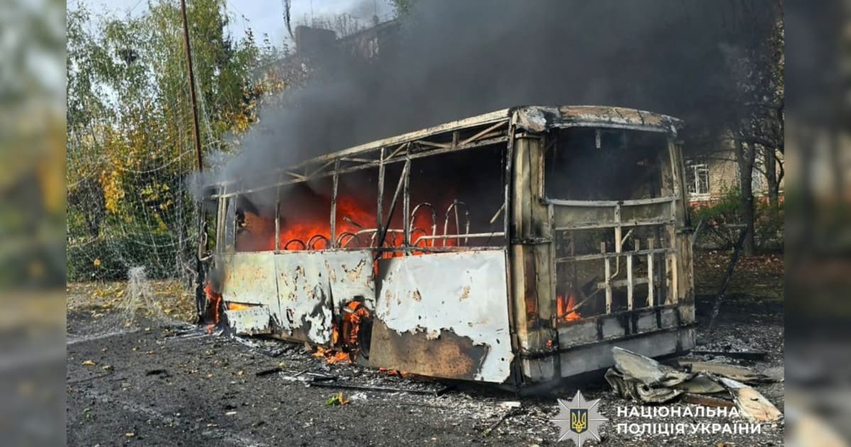 Ataque russo a ônibus mata ao menos 30 pessoas no leste da Ucrânia