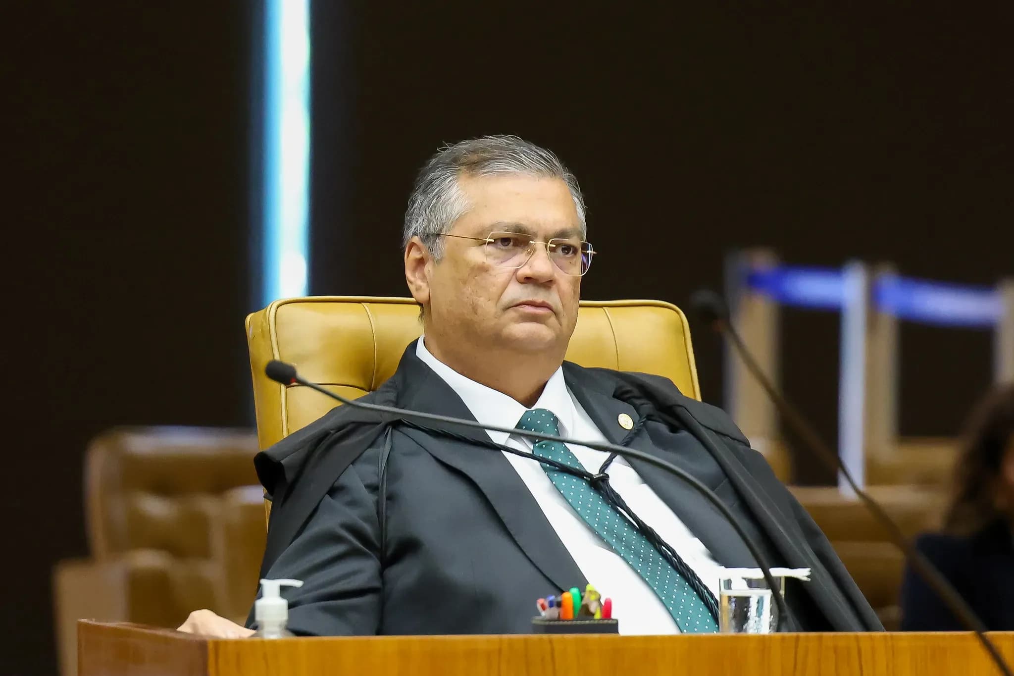 Dino reintegra Andrei Rodrigues à chefia da PF e leva caso ao plenário do STF