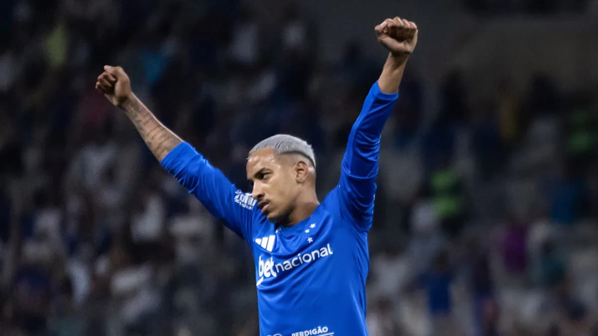 Cruzeiro vence o Flamengo de virada nos acréscimos e sobe na tabela do Brasileirão