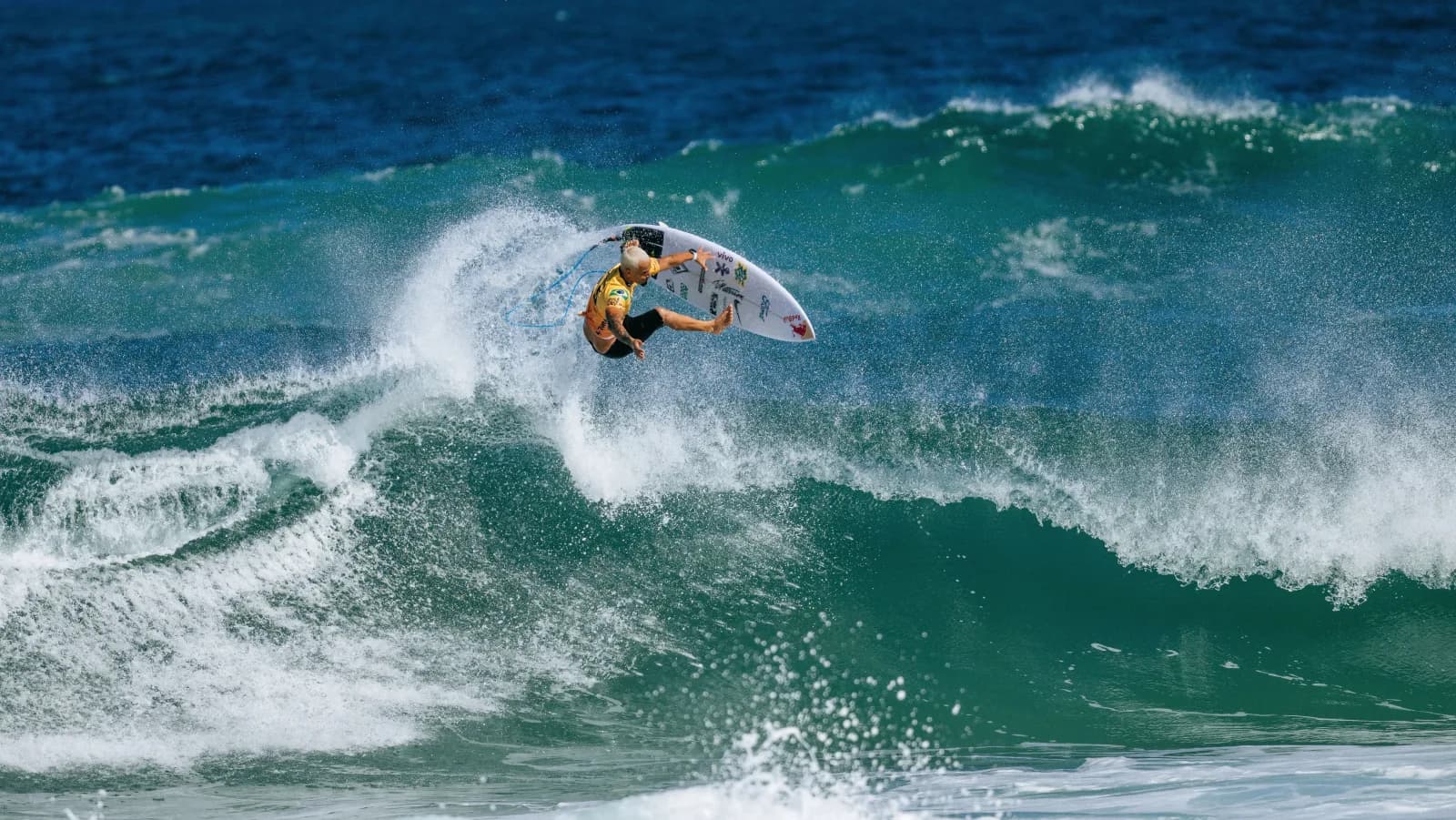 Ítalo Ferreira assume a liderança do ranking mundial de surfe da WSL
