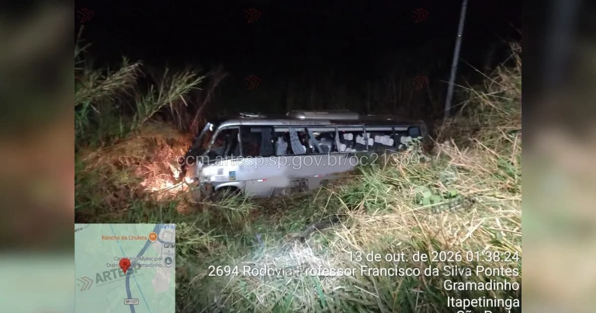 Micro-ônibus capota em rodovia de Itapetininga (SP) e deixa três mortos e 14 feridos