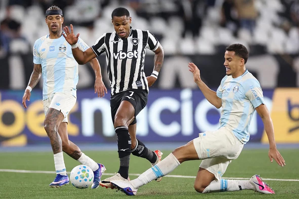 Botafogo vence o Grêmio por 3 a 2 e encerra jejum de seis jogos no Brasileirão