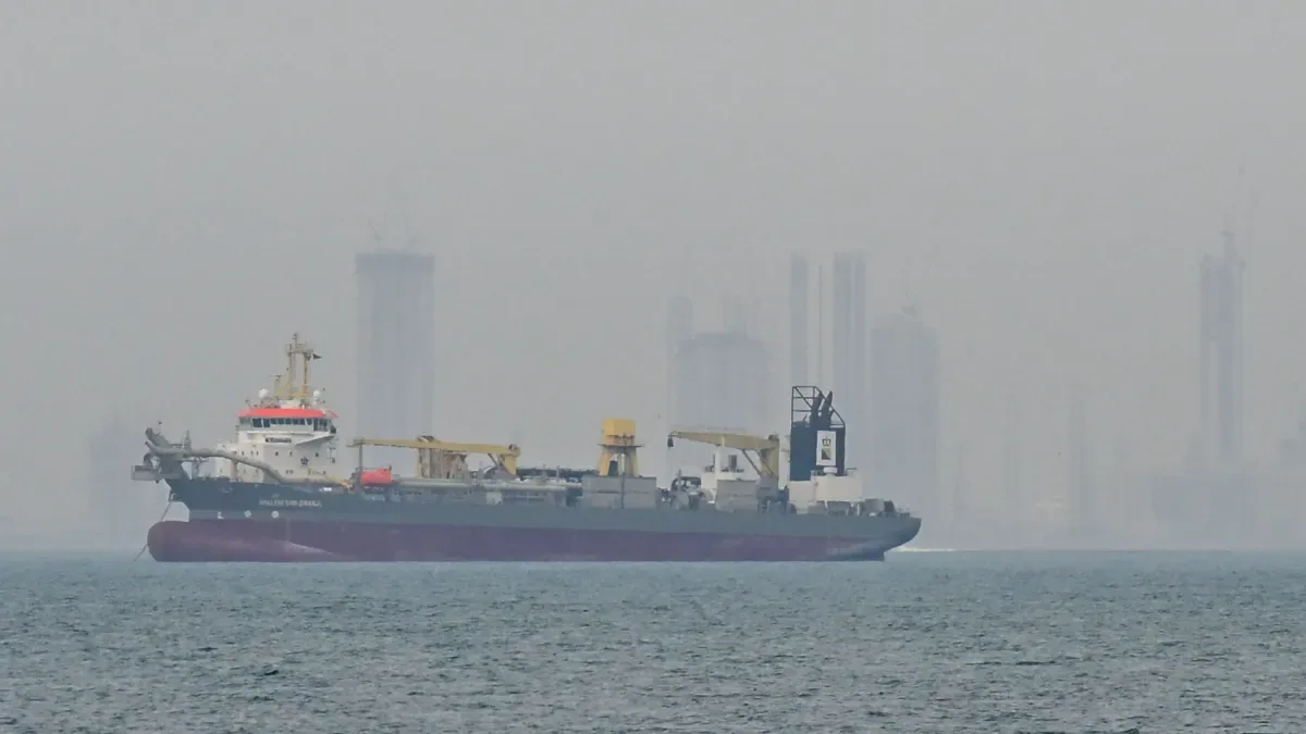 EUA impõem bloqueio naval a portos do Irã e China classifica medida como "perigosa"
