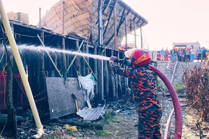 Incêndio destrói resort de madeira em Bangladesh e mata 10 pessoas