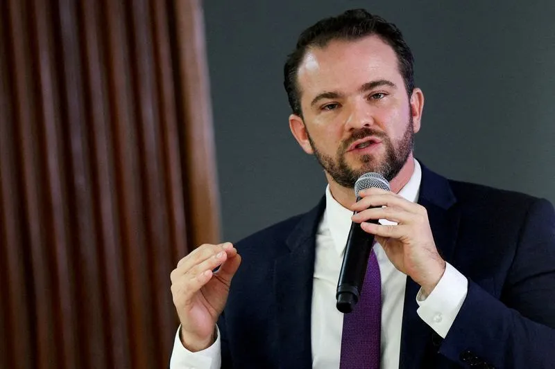 Durigan chama Milei de "palhaço" e diz que economia do Brasil é mais forte que a da Argentina