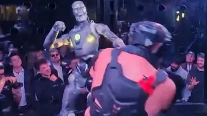 Robô humanoide nocauteia influenciador em primeira luta oficial entre humano e máquina