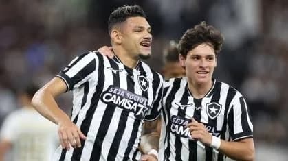Botafogo vence a Chapecoense por 1 a 0 com gol de Tiquinho Soares