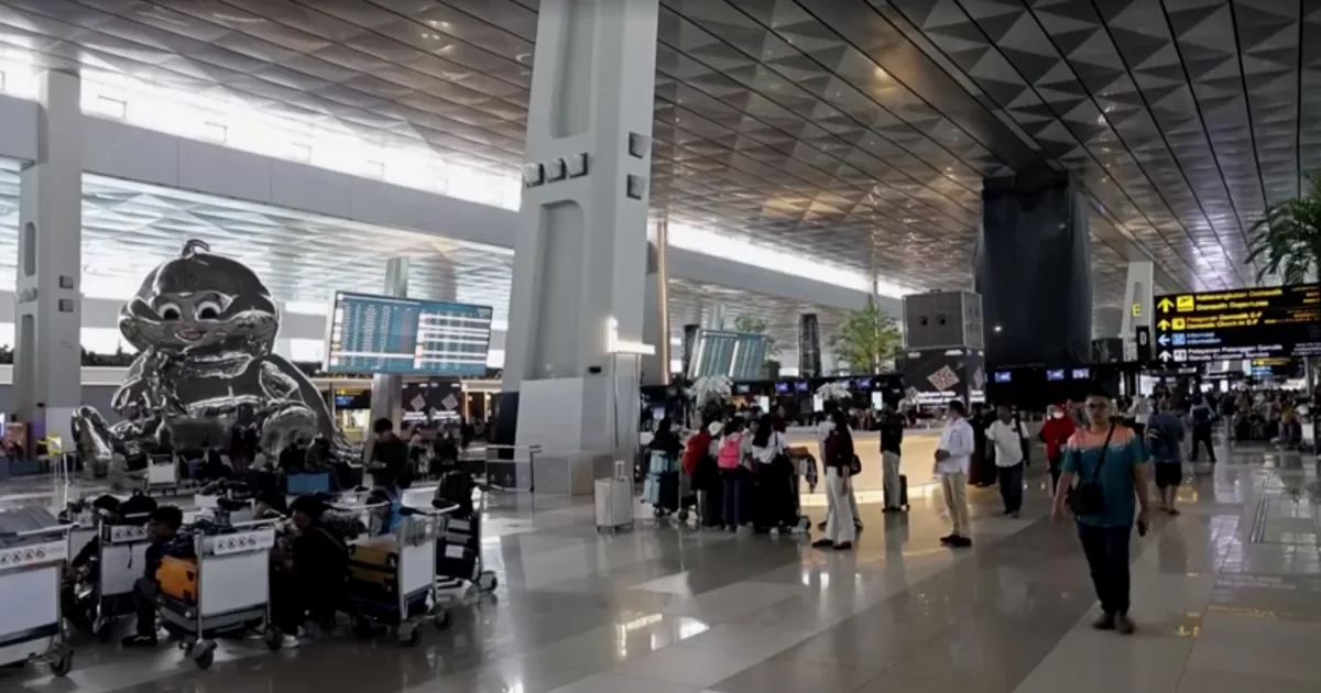 Indonésia reabre aeroporto de Jacarta após erupção vulcânica fechar oito terminais
