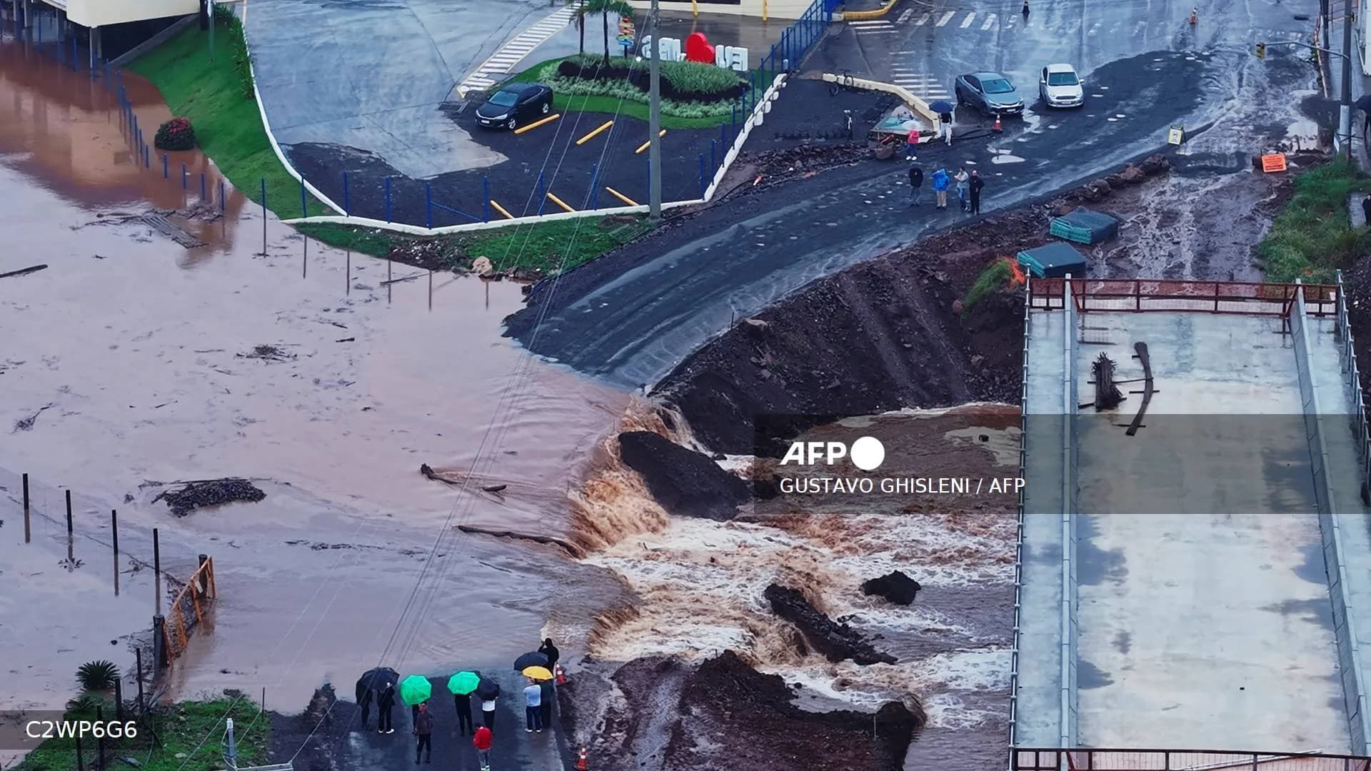 Brasil gasta 45 vezes mais com dívida do que precisaria para metas climáticas, diz relatório