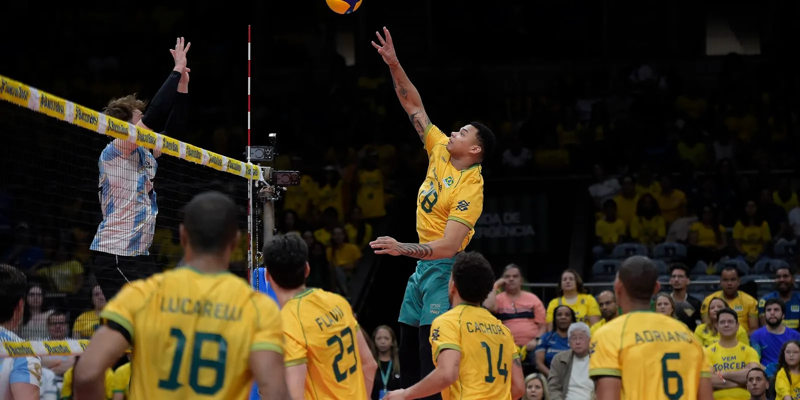 Vôlei masculino garante vaga olímpica ao vencer a Argentina no Sul-Americano