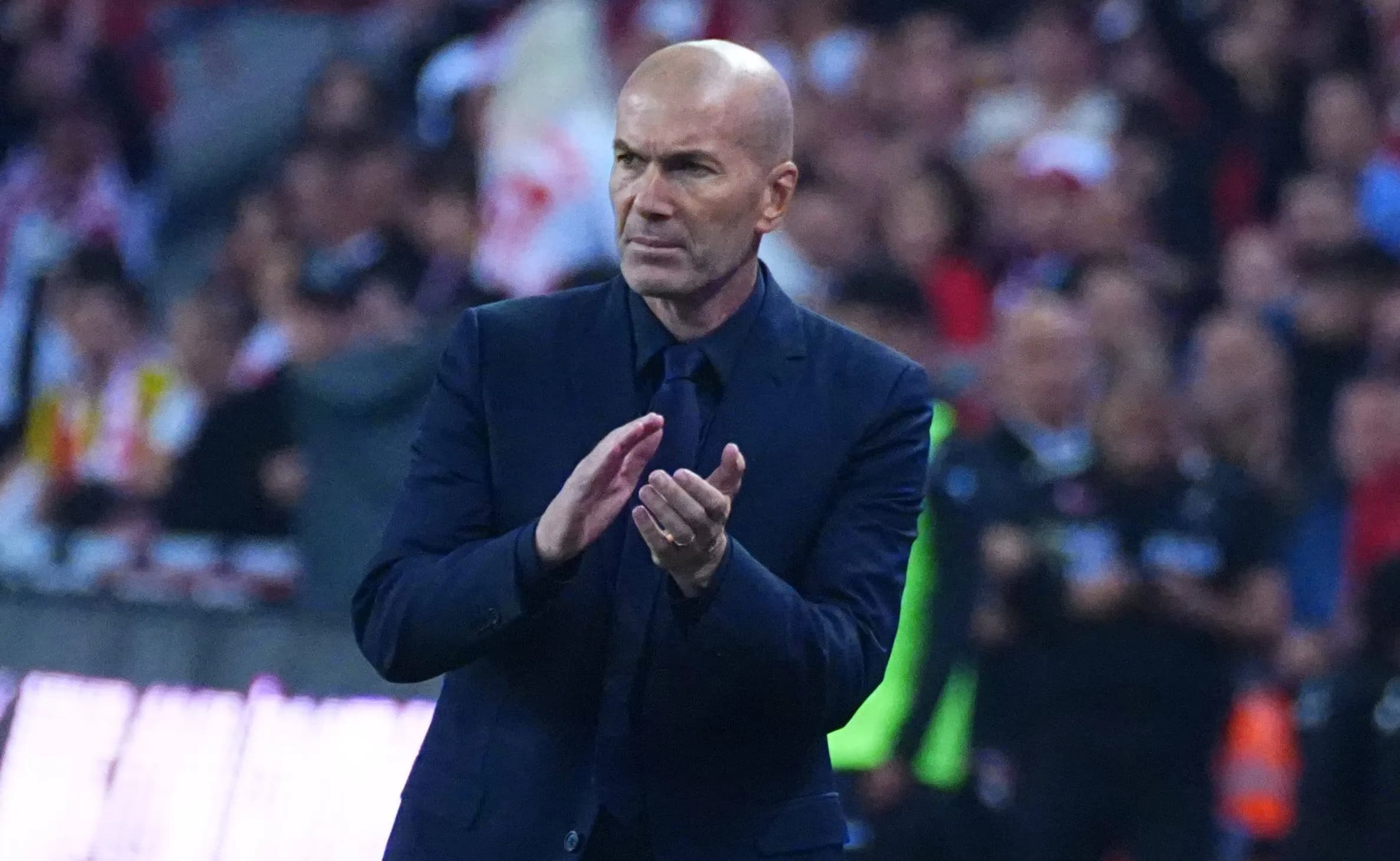 Zidane estreia como técnico da França com vitória sobre a Turquia; Mbappé marca e sai com dor no joelho