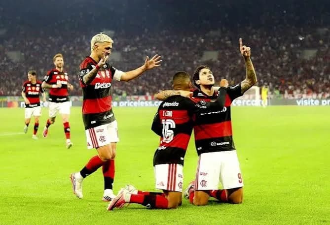 Flamengo vence o Cruzeiro por 2 a 1 e avança às quartas da Libertadores