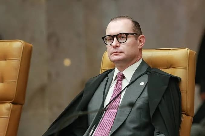 Cristiano Zanin toma posse como ministro substituto do TSE