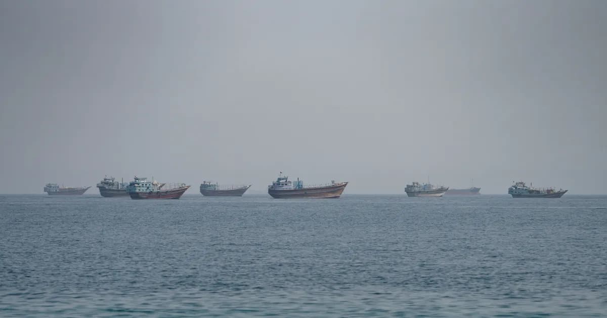 EUA lançam novos ataques contra alvos iranianos no Estreito de Ormuz